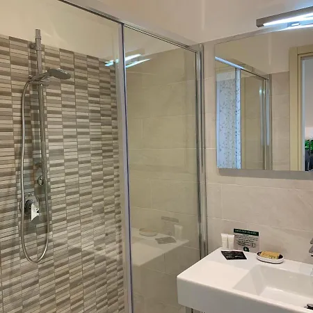 Sapore Di Mare B&B 레반토